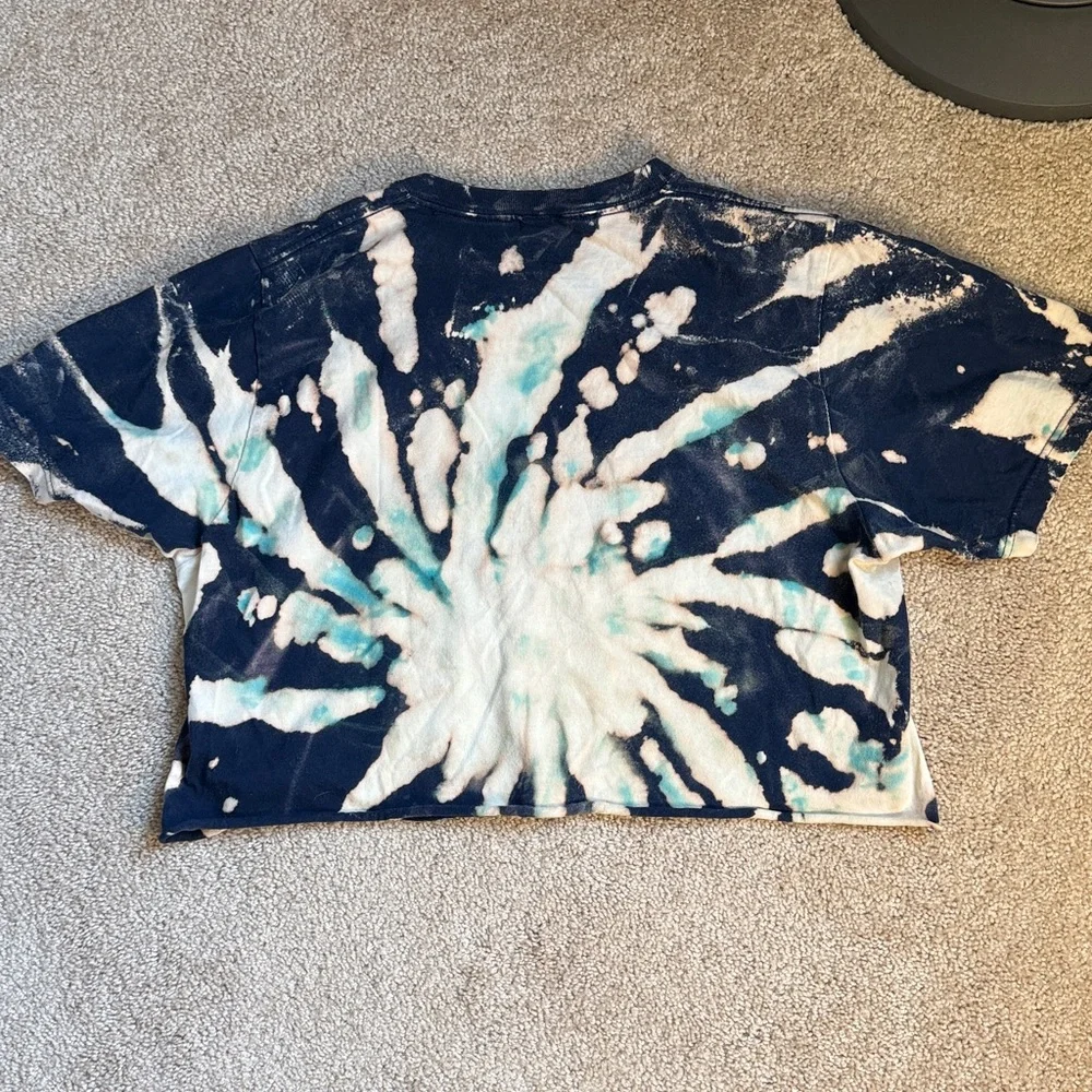 Duke University Stores Navy & Cream Tie Dye “DUKE” Cropped T-Shirt. Size Medium - Picture 6 of 7